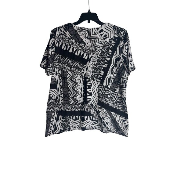 Alfred Dunner Short Sleeve V-Neck Top Sz Medium Black/White Embellished - Picture 3 of 3